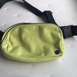 Lululemon everywhere belt bag